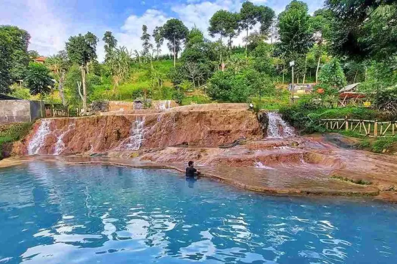 Wisata Alam Curug Layung